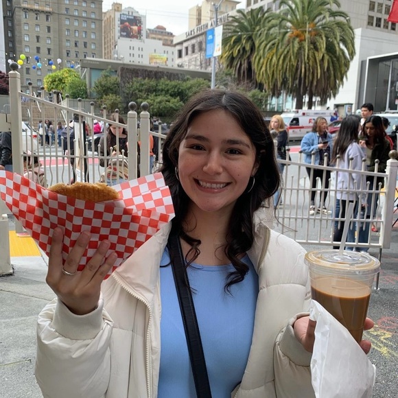 Meet your Posher, Crissy - Picture 4 of 4